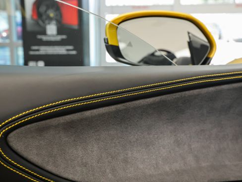 Used 2024 Ferrari SF90 Spider image 20