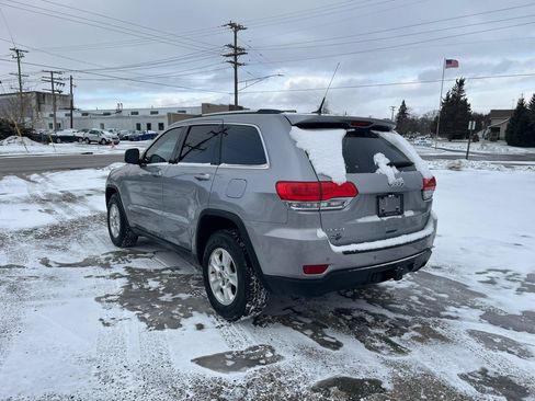 Used 2017 Jeep Grand Cherokee Laredo w/ Quick Order Package 23E AWD/4WD image 3