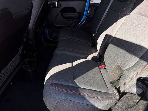 Used 2025 Jeep Wrangler Unlimited Rubicon AWD/4WD image 7