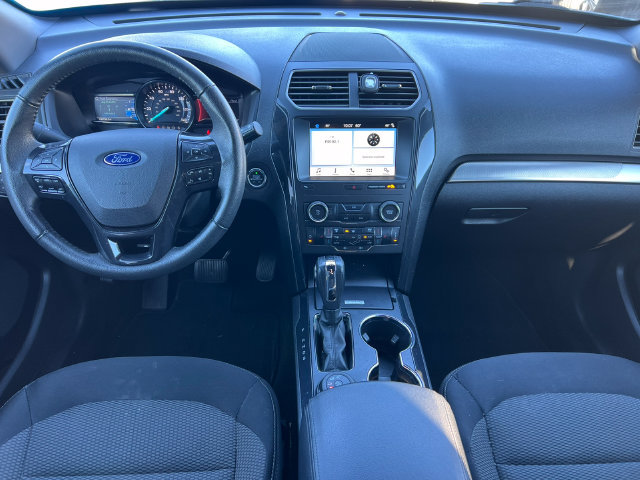 Used 2018 Ford Explorer XLT AWD/4WD image 3