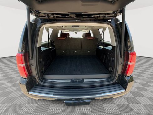 Used 2019 Chevrolet Suburban Premier w/ Premier Plus Edition AWD/4WD image 22