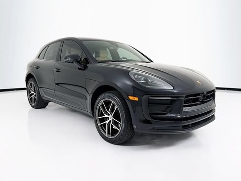 Used 2025 Porsche Macan AWD/4WD image 7