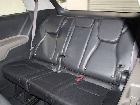 Used 2025 Kia Carnival FWD image 18