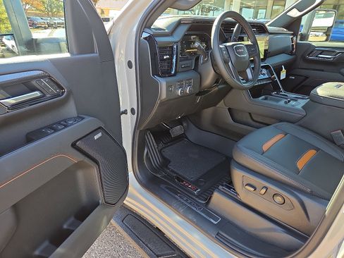 New 2026 GMC Sierra 2500 AT4 w/ AT4 Premium Plus Package image 10