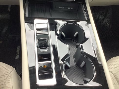 New 2025 Volkswagen Atlas SE FWD image 16
