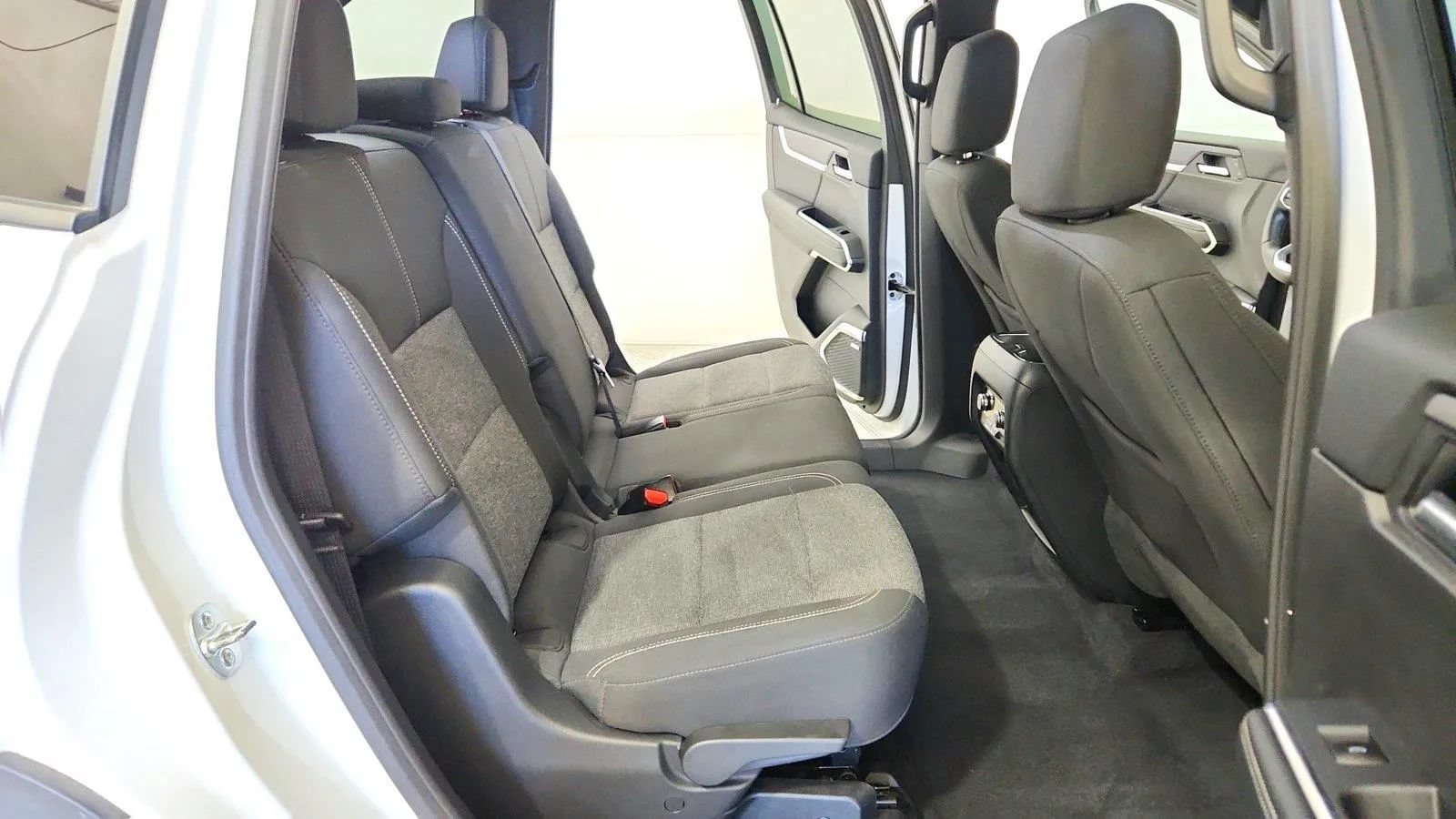 Used 2025 GMC Acadia Elevation AWD/4WD image 28