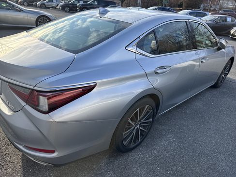 Used 2024 Lexus ES 350 w/ Premium Package image 3
