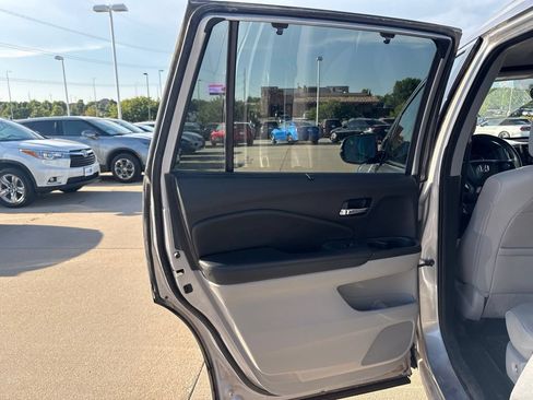 Used 2019 Honda Pilot Touring image 41
