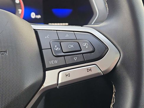 Used 2022 Volkswagen Tiguan SE w/ Panoramic Sunroof Package image 25