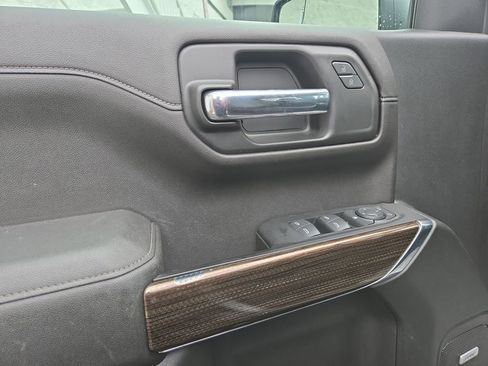 Used 2022 Chevrolet Silverado 1500 LT Trail Boss w/ Convenience Package II image 11