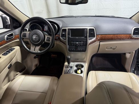 Used 2011 Jeep Grand Cherokee Limited w/ Trailer Tow Group IV AWD/4WD image 17