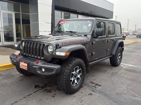 Used 2023 Jeep Wrangler Unlimited Rubicon w/ Cold Weather Group AWD/4WD image 9