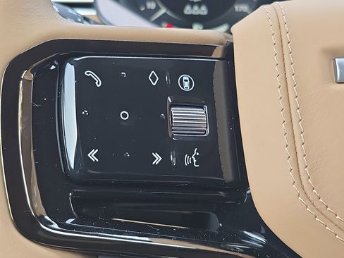 New 2026 Land Rover Range Rover Sport Dynamic SE AWD/4WD image 17