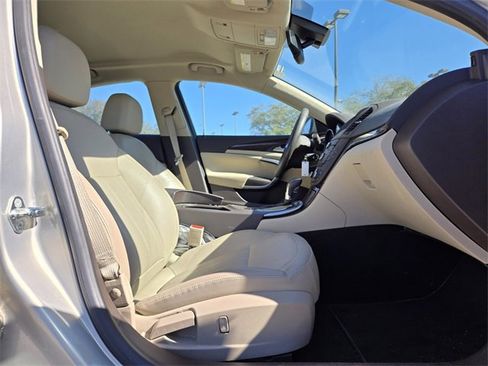 Used 2011 Buick Regal CXL image 16