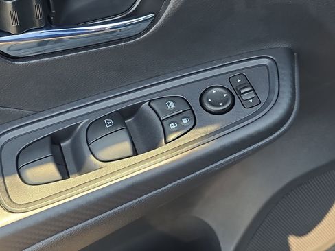 New 2025 Nissan Versa SV w/ Trunk Package image 14