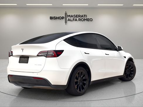Used 2023 Tesla Model Y Long Range AWD/4WD image 5