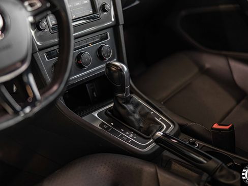 Used 2017 Volkswagen Golf Alltrack S image 21