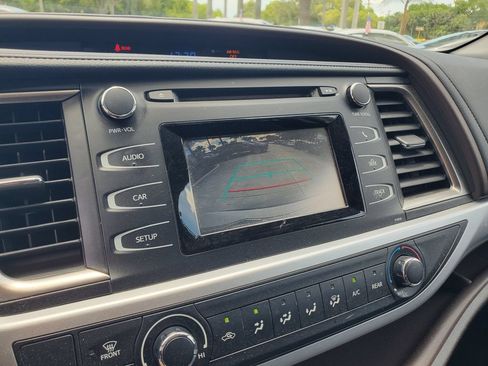 Used 2019 Toyota Highlander LE FWD image 27