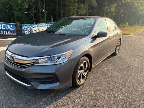 Used 2017 Honda Accord LX image 4