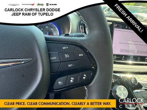 Used 2022 Chrysler Pacifica Touring FWD image 17