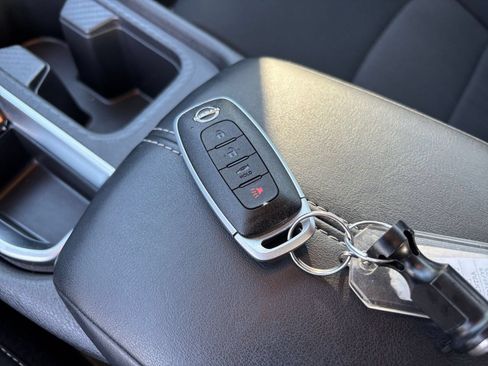 Used 2025 Nissan Sentra SV FWD image 21