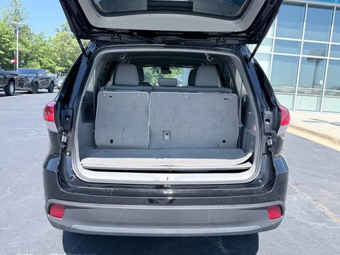 Used 2019 Toyota Highlander LE FWD image 9