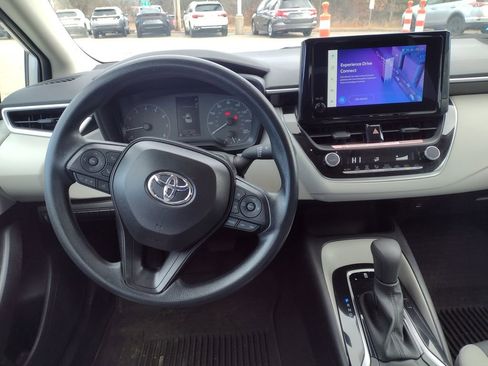 Used 2025 Toyota Corolla LE image 25