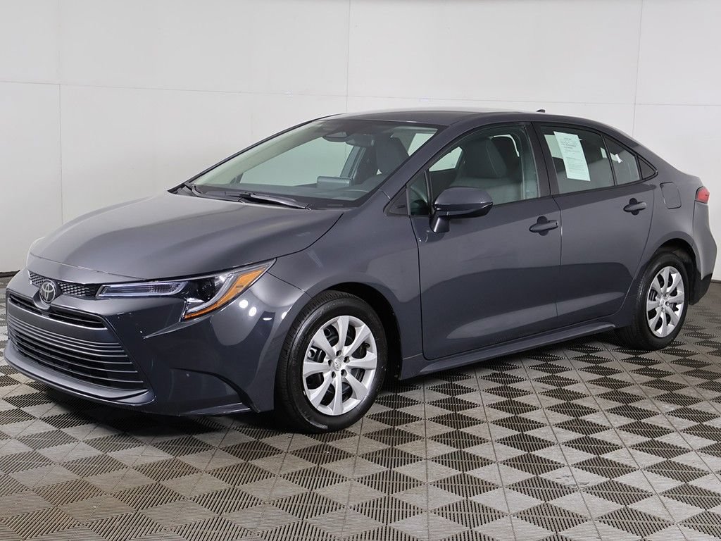 Used 2024 Toyota Corolla LE FWD image 5