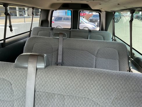 Used 2023 Chevrolet Express 3500 LS RWD image 8
