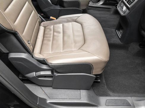 Used 2025 Volkswagen Atlas SEL image 31