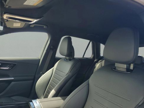 Used 2026 Mercedes-Benz GLC 300 image 23