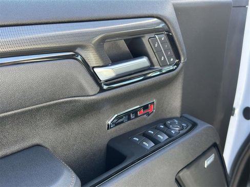 Used 2025 GMC Sierra 1500 AT4 w/ AT4 Premium Package image 18