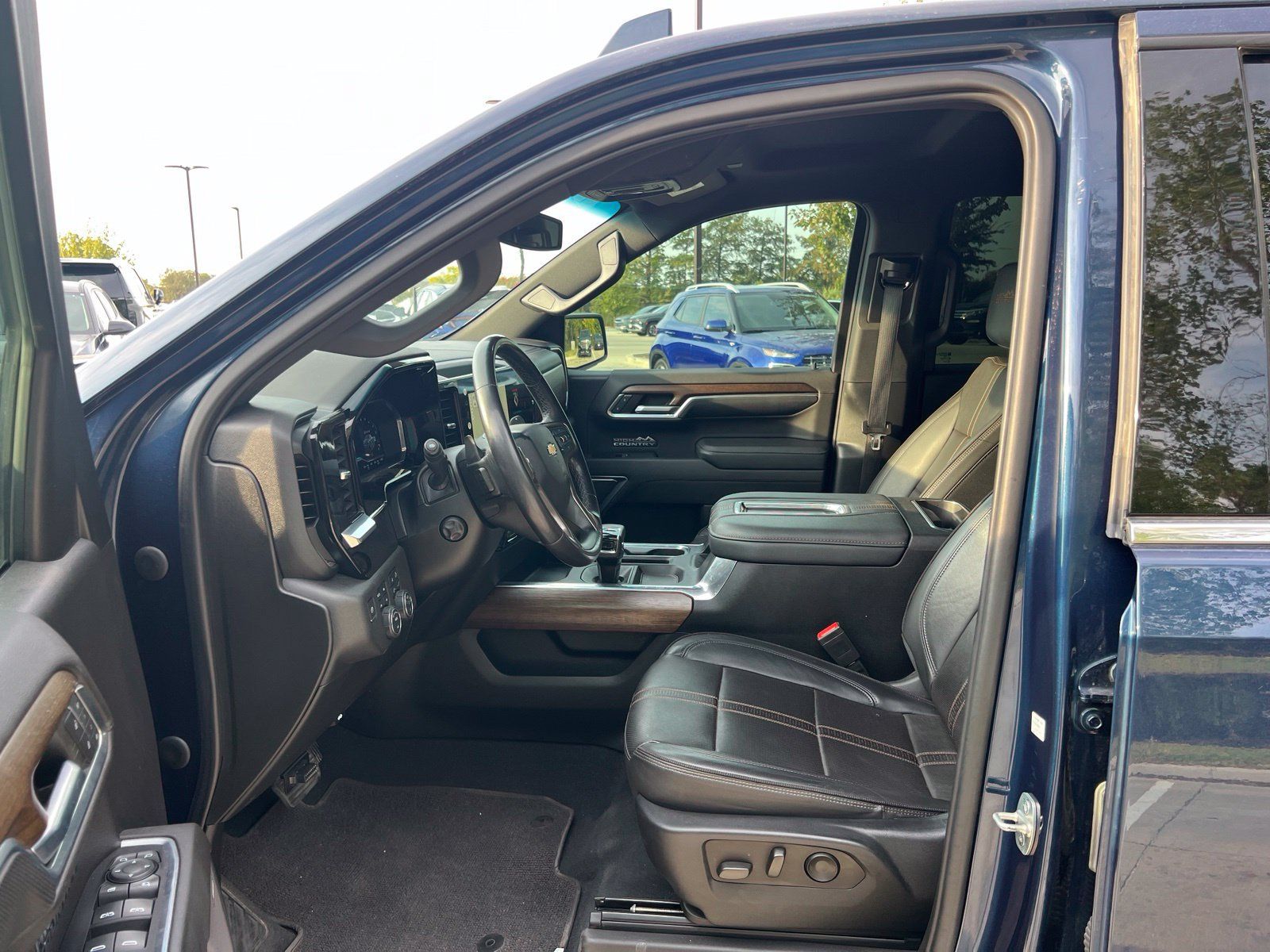 Used 2022 Chevrolet Silverado 1500 High Country w/ Z71 Off-Road Package AWD/4WD image 23