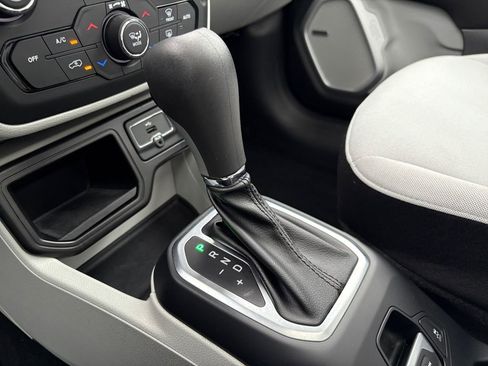 Used 2021 Jeep Renegade Latitude w/ Sun & Sound Group image 30