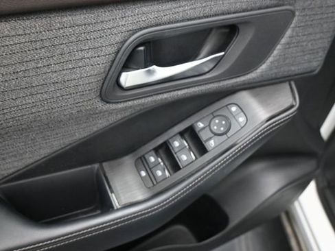 Used 2023 Nissan Rogue SV image 19