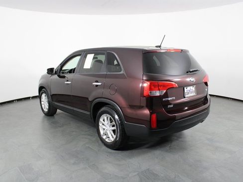 Used 2014 Kia Sorento LX image 3