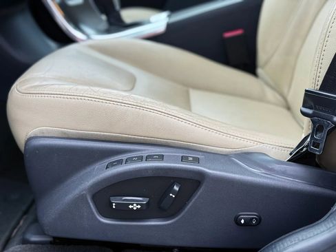Used 2016 Volvo XC60 T5 Premier w/ Proximity Package FWD image 18