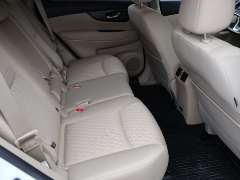 Used 2020 Nissan Rogue SV image 14