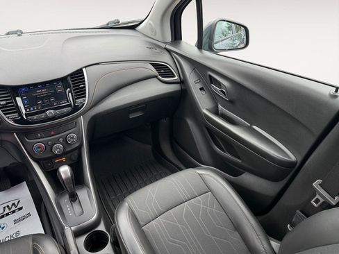 Used 2022 Chevrolet Trax LT w/ LT Convenience Package AWD/4WD image 12