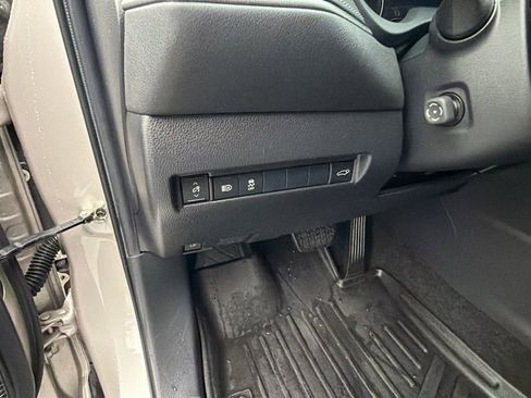 Used 2021 Toyota Venza XLE w/ Carpet Mat Package (TMS) image 30