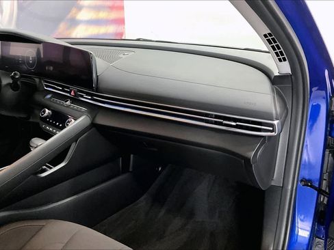 Used 2024 Hyundai Elantra SEL w/ Convenience Package image 20