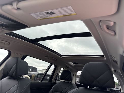 Used 2025 BMW X7 xDrive40i AWD/4WD image 19