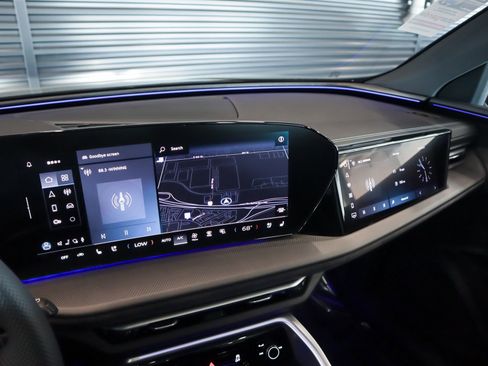 New 2025 Audi SQ5 Prestige image 25