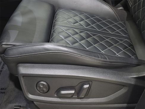 Used 2024 Audi SQ5 Prestige image 29