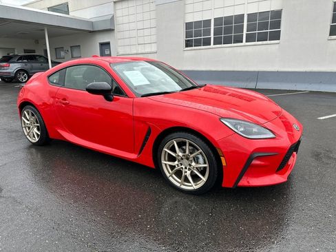 Used 2026 Toyota GR86 Premium w/ ALL Weather Mat Package (TMS) image 9