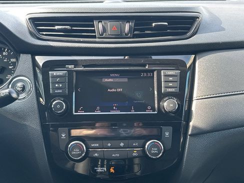 Used 2020 Nissan Rogue SV image 25