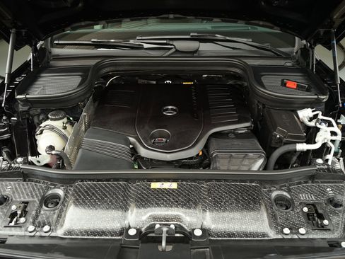 Used 2025 Mercedes-Benz GLS 450 4MATIC image 35