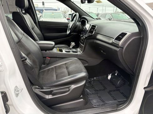 Used 2019 Jeep Grand Cherokee Altitude image 15