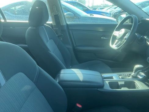 Used 2024 Nissan Sentra SV image 9