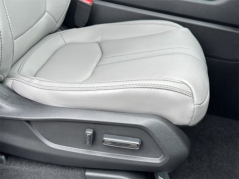 New 2025 Honda Pilot Touring image 12